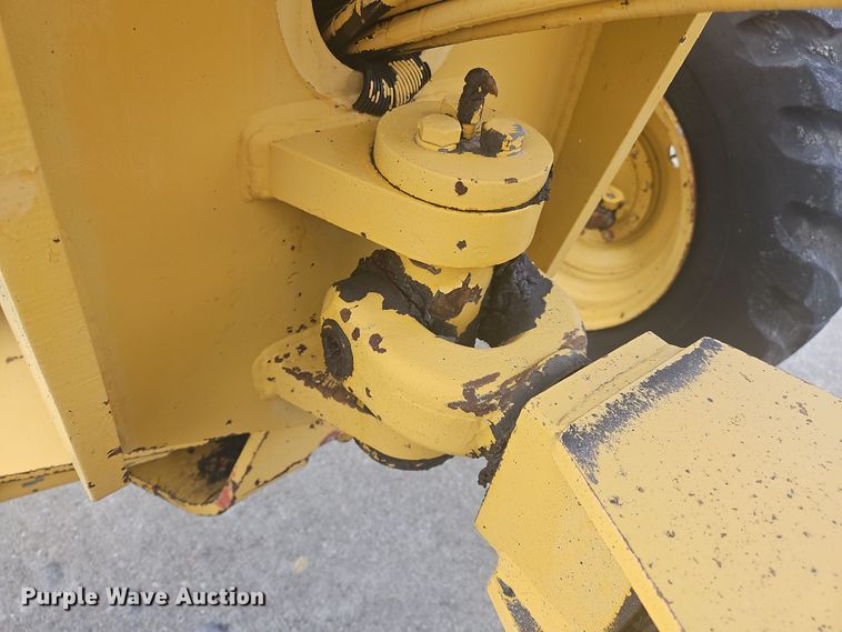 image for item NZ9097 1994 John Deere 570B  motor grader