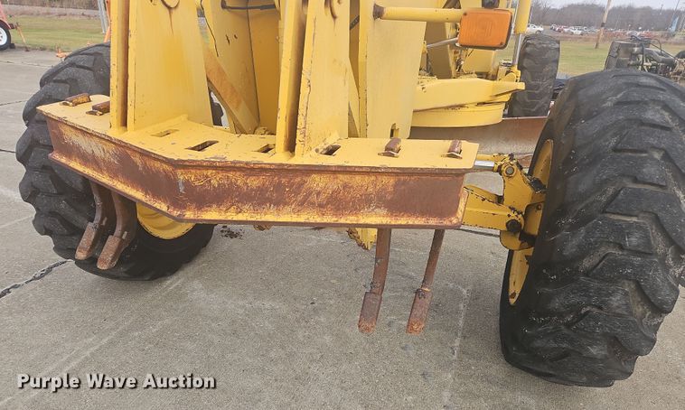 image for item NZ9097 1994 John Deere 570B  motor grader