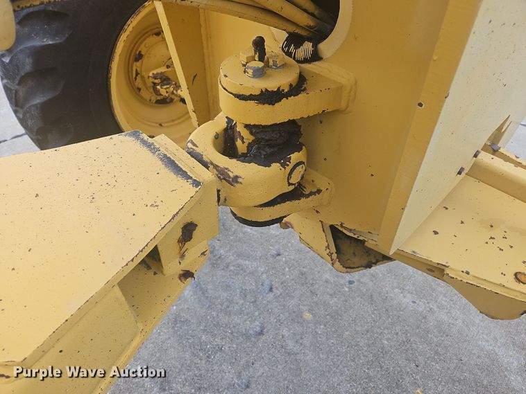 image for item NZ9097 1994 John Deere 570B  motor grader