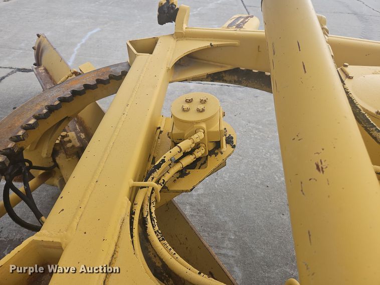 image for item NZ9097 1994 John Deere 570B  motor grader