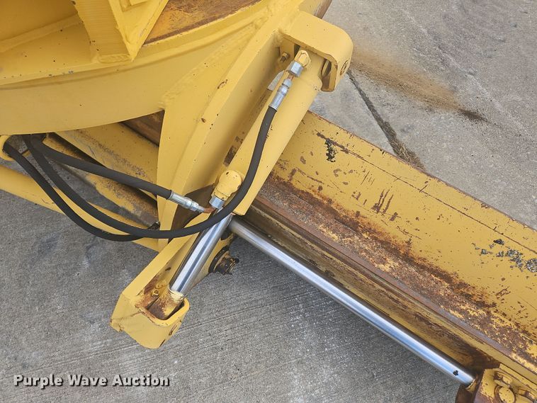 image for item NZ9097 1994 John Deere 570B  motor grader