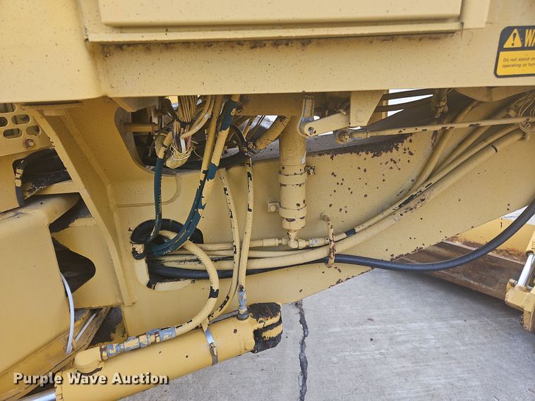 image for item NZ9097 1994 John Deere 570B  motor grader