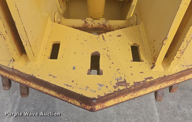 image for item NZ9097 1994 John Deere 570B  motor grader