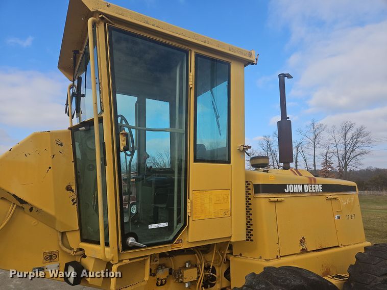 image for item NZ9097 1994 John Deere 570B  motor grader