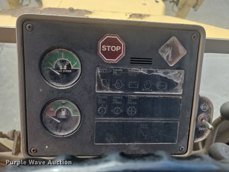 image for item NZ9097 1994 John Deere 570B  motor grader