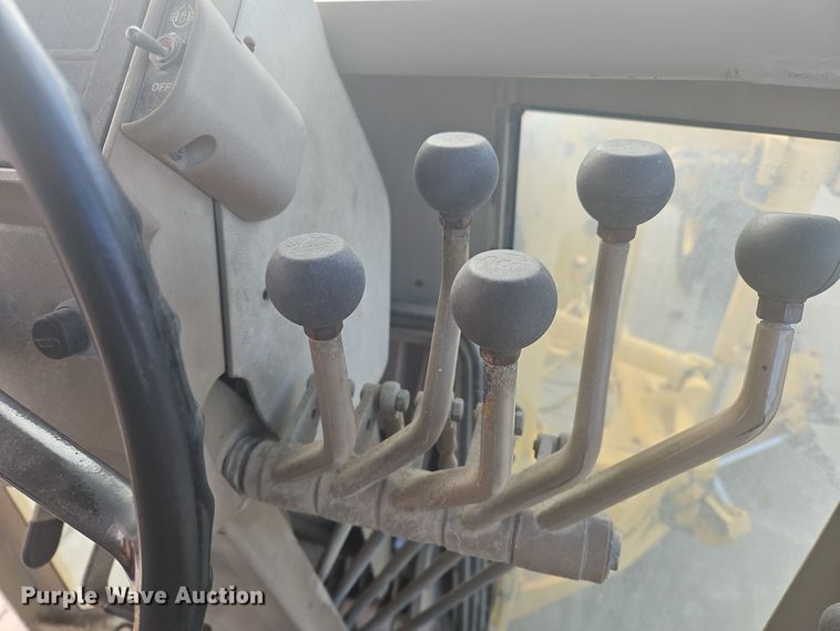 image for item NZ9097 1994 John Deere 570B  motor grader