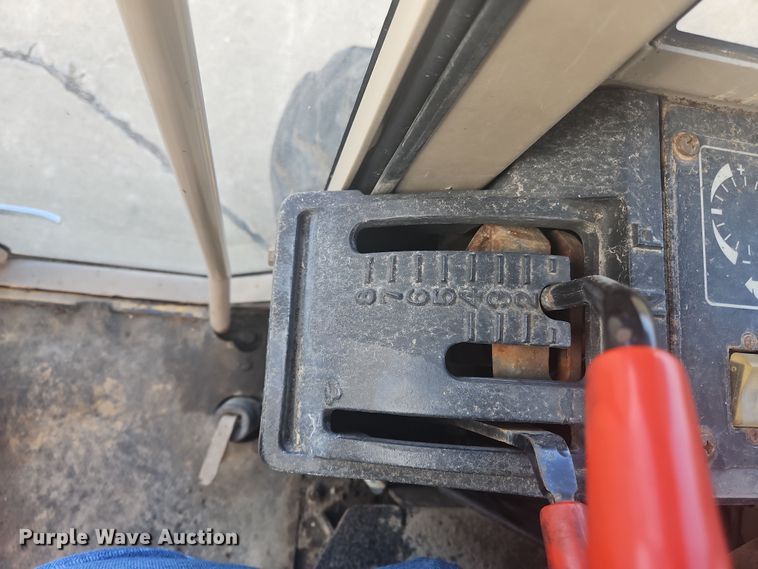 image for item NZ9097 1994 John Deere 570B  motor grader