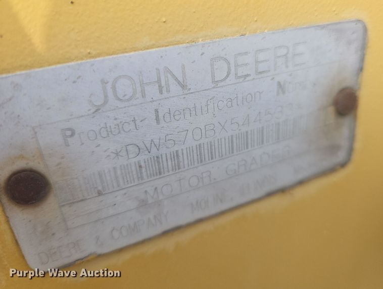 image for item NZ9097 1994 John Deere 570B  motor grader