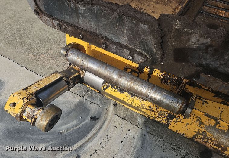 image for item NZ9106 2011 Volvo PF6110 paver