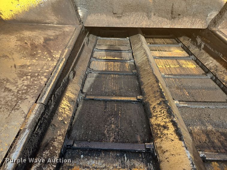 image for item NZ9106 2011 Volvo PF6110 paver