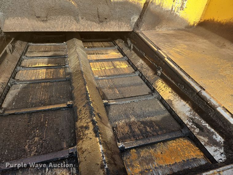 image for item NZ9106 2011 Volvo PF6110 paver