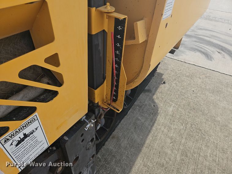 image for item NZ9106 2011 Volvo PF6110 paver