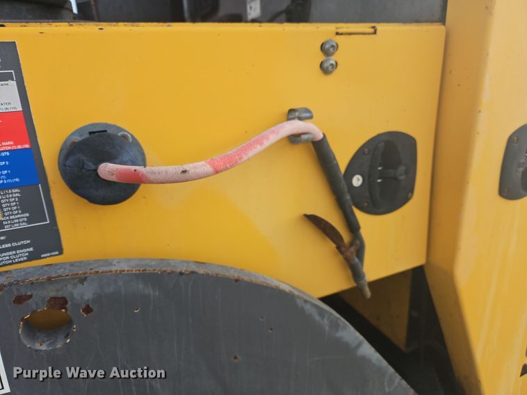 image for item NZ9106 2011 Volvo PF6110 paver