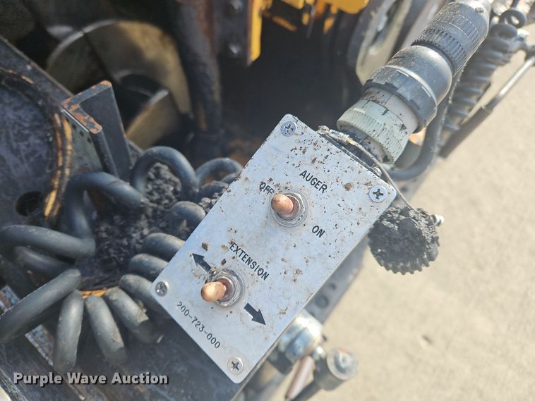 image for item NZ9106 2011 Volvo PF6110 paver