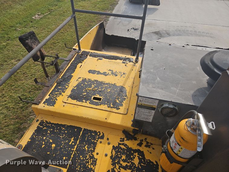 image for item NZ9106 2011 Volvo PF6110 paver