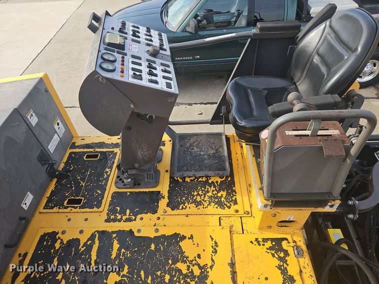 image for item NZ9106 2011 Volvo PF6110 paver