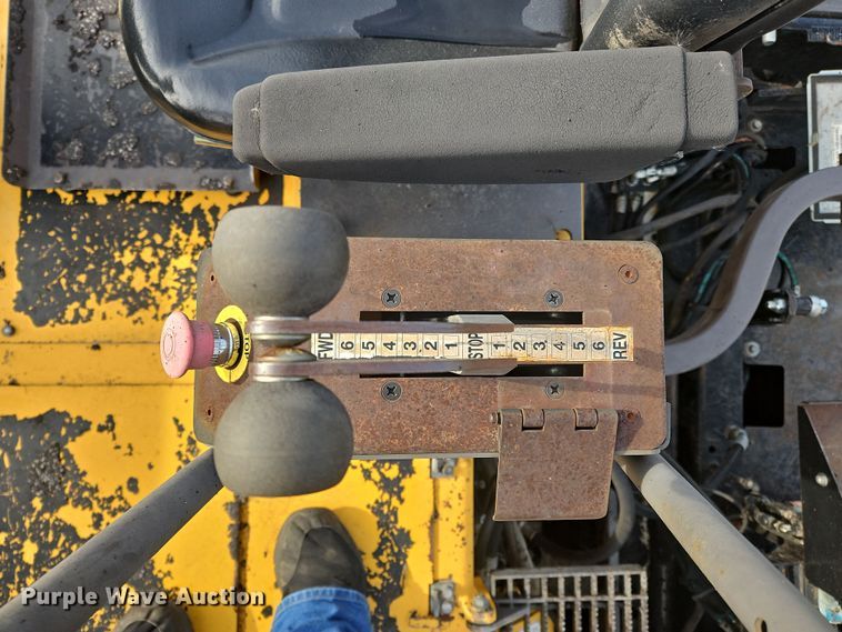 image for item NZ9106 2011 Volvo PF6110 paver