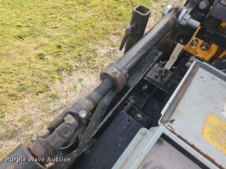 image for item NZ9106 2011 Volvo PF6110 paver