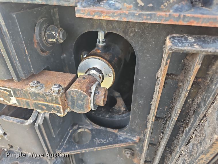 image for item NZ9106 2011 Volvo PF6110 paver