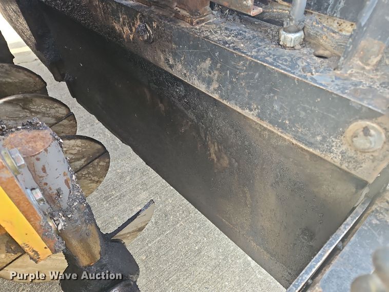 image for item NZ9106 2011 Volvo PF6110 paver