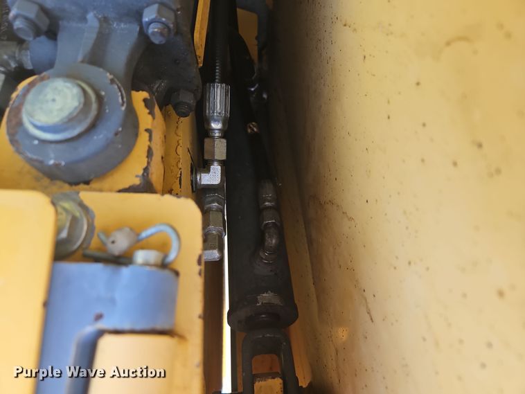 image for item NZ9106 2011 Volvo PF6110 paver