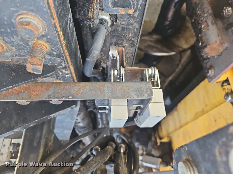 image for item NZ9106 2011 Volvo PF6110 paver