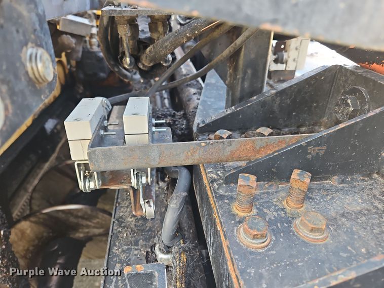 image for item NZ9106 2011 Volvo PF6110 paver