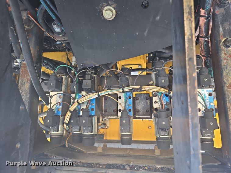 image for item NZ9106 2011 Volvo PF6110 paver