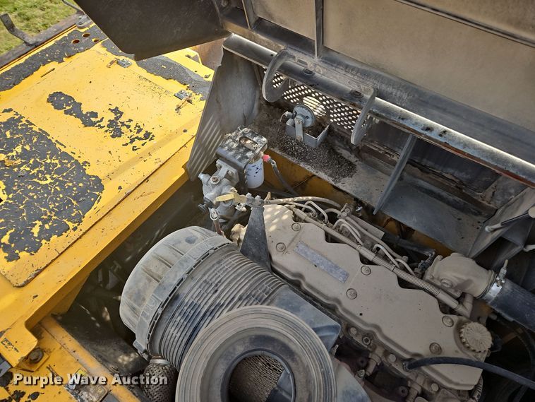 image for item NZ9106 2011 Volvo PF6110 paver