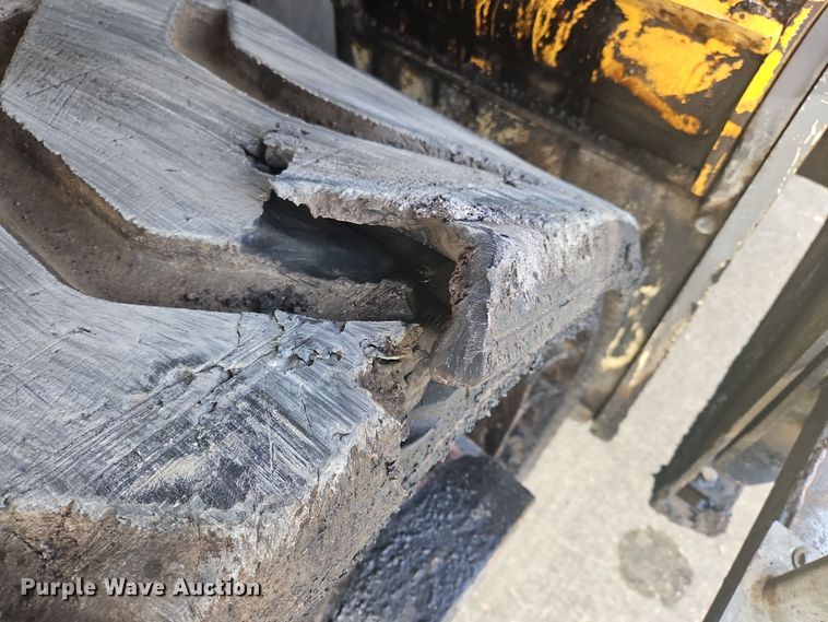 image for item NZ9106 2011 Volvo PF6110 paver