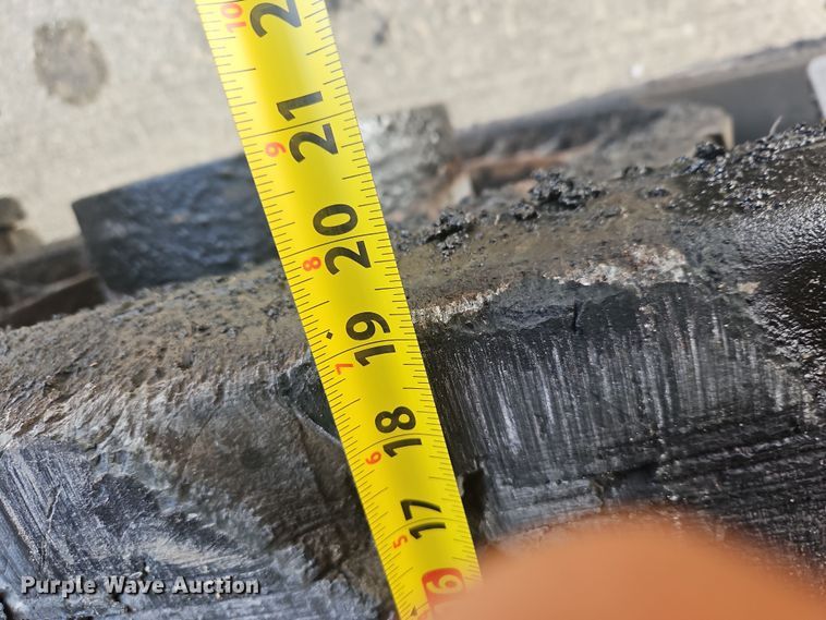 image for item NZ9106 2011 Volvo PF6110 paver