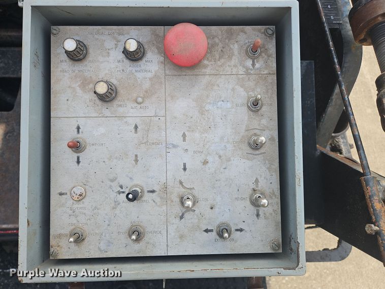 image for item NZ9106 2011 Volvo PF6110 paver