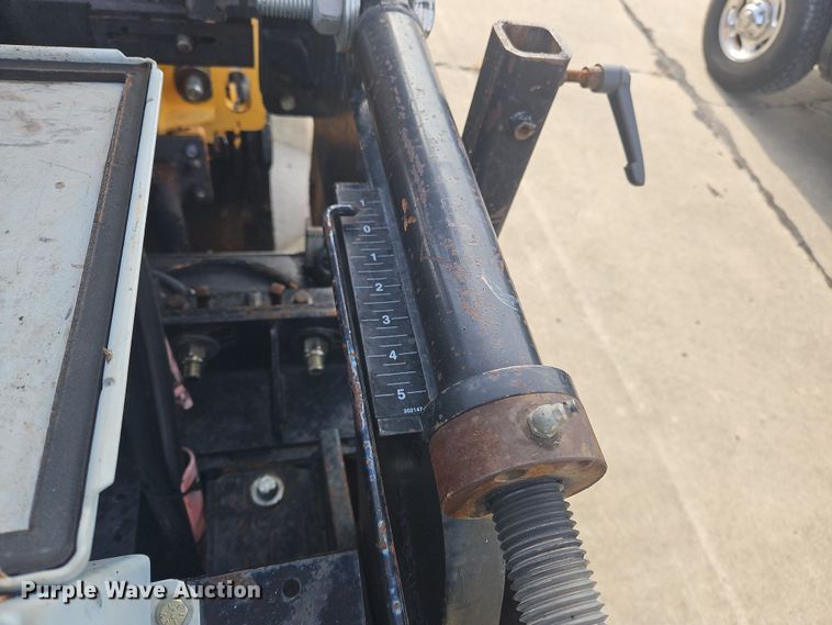 image for item NZ9106 2011 Volvo PF6110 paver