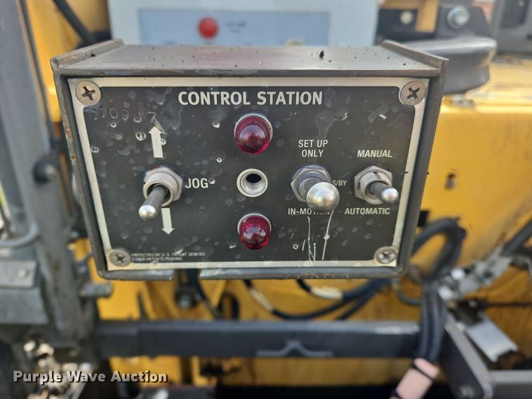 image for item NZ9106 2011 Volvo PF6110 paver