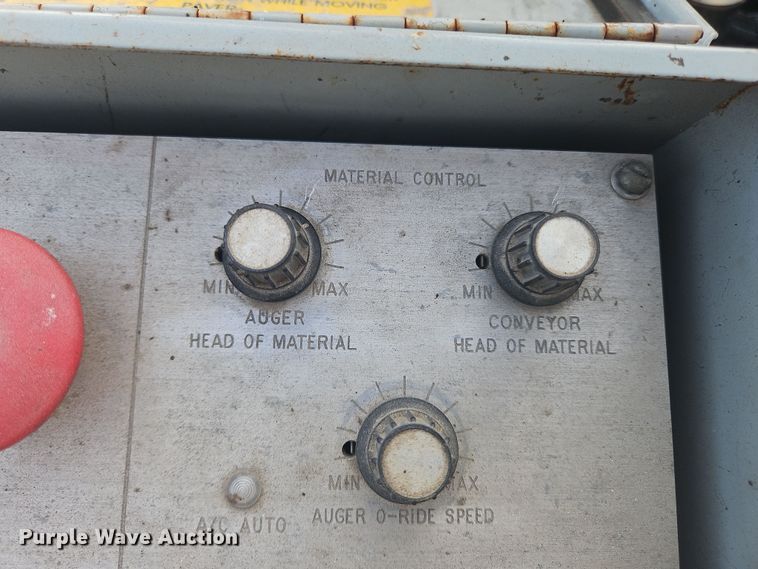 image for item NZ9106 2011 Volvo PF6110 paver