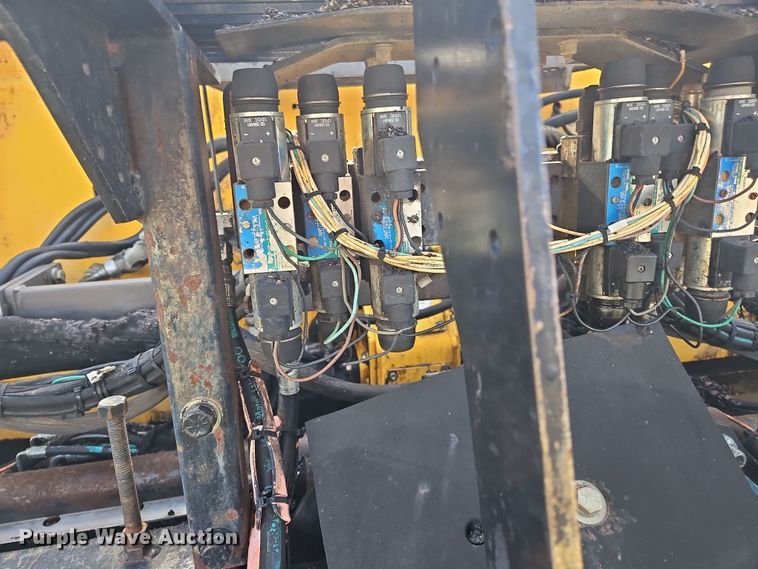 image for item NZ9106 2011 Volvo PF6110 paver