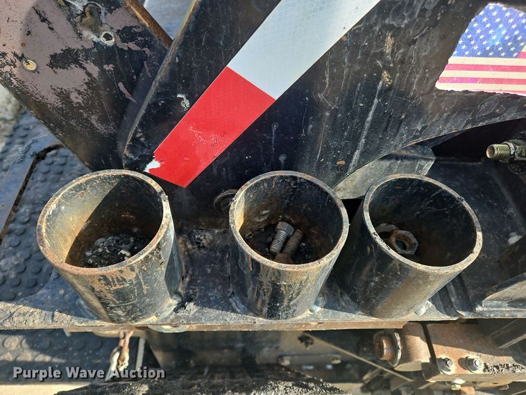 image for item NZ9106 2011 Volvo PF6110 paver