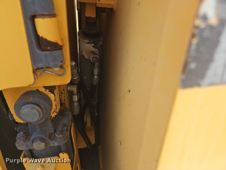 image for item NZ9106 2011 Volvo PF6110 paver