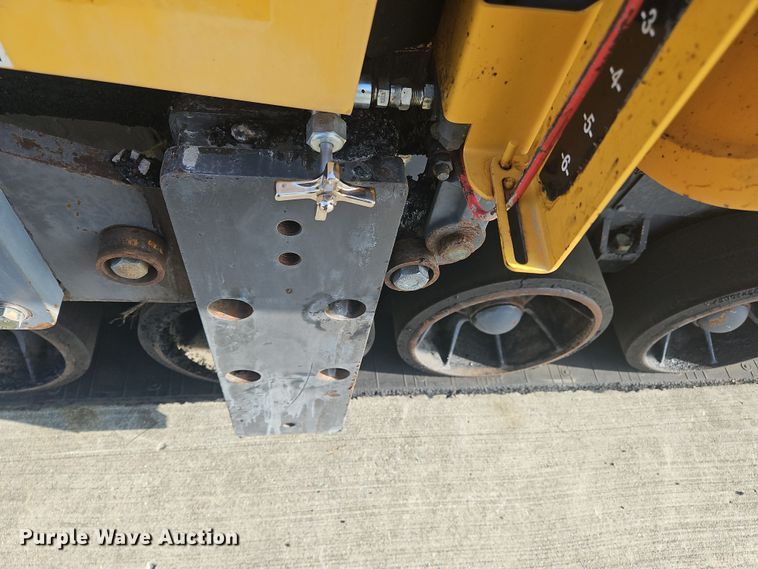 image for item NZ9106 2011 Volvo PF6110 paver