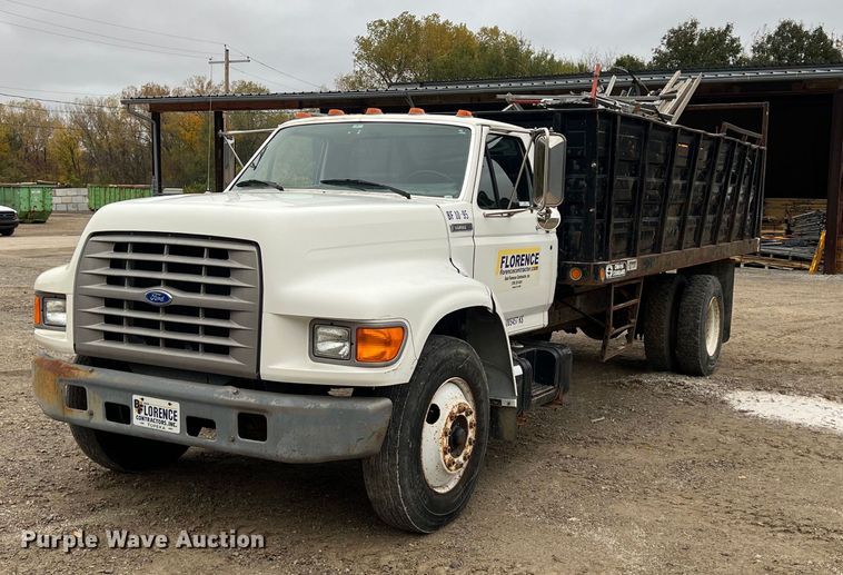 image for item OA9054 1995 Ford F700 dump truck