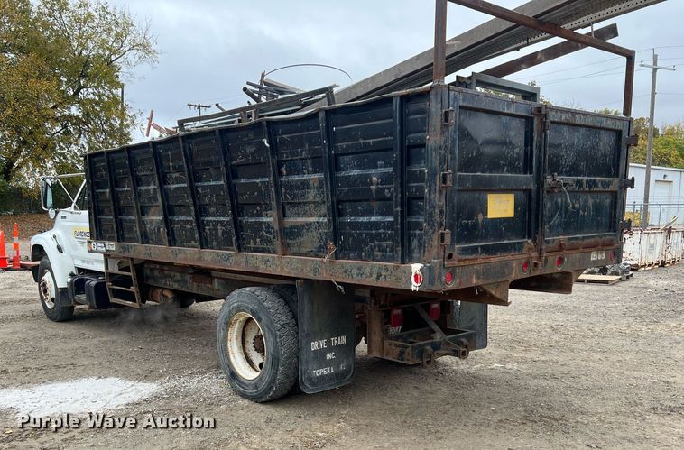 image for item OA9054 1995 Ford F700 dump truck