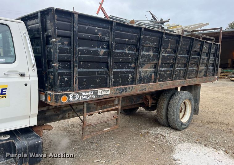 image for item OA9054 1995 Ford F700 dump truck