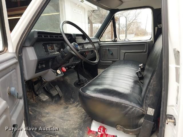image for item OA9054 1995 Ford F700 dump truck