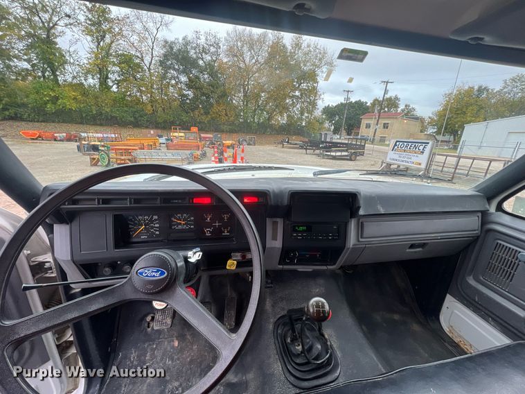 image for item OA9054 1995 Ford F700 dump truck