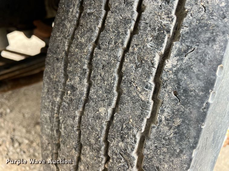 image for item OA9054 1995 Ford F700 dump truck