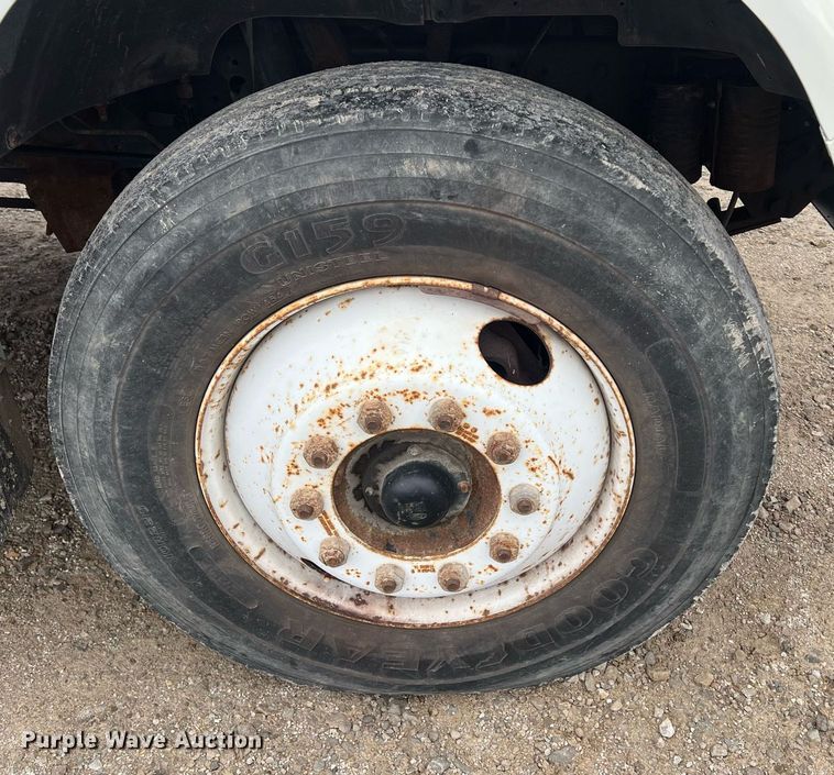 image for item OA9054 1995 Ford F700 dump truck