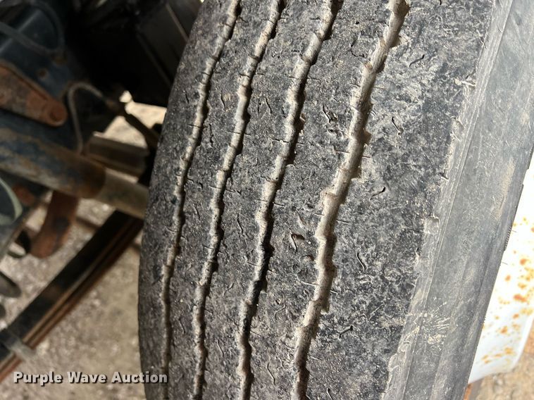 image for item OA9054 1995 Ford F700 dump truck