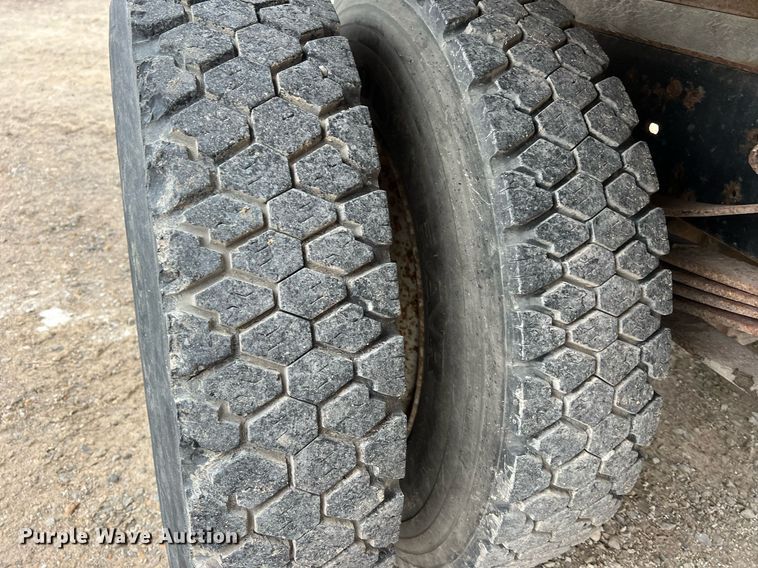 image for item OA9054 1995 Ford F700 dump truck