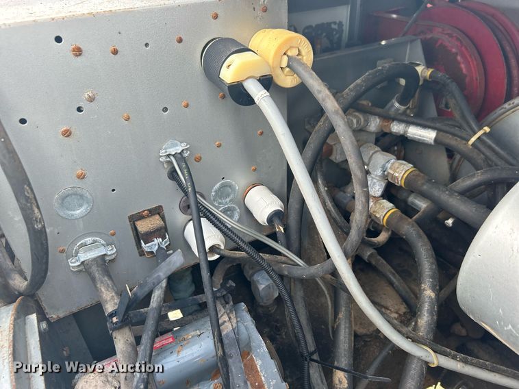 image for item OM9214 1987 Hesco 150010  mobile power unit