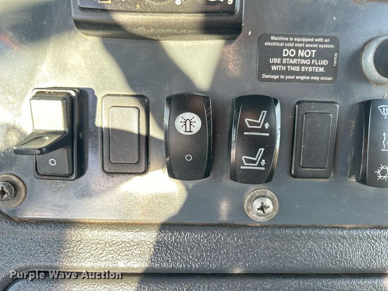 image for item OM9221 2013 John Deere 310SK  backhoe